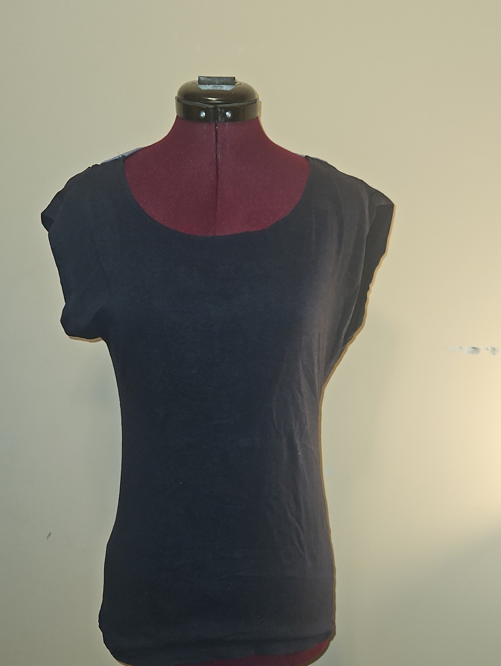 Classic Black Cap Sleeve Tank Top - Women's